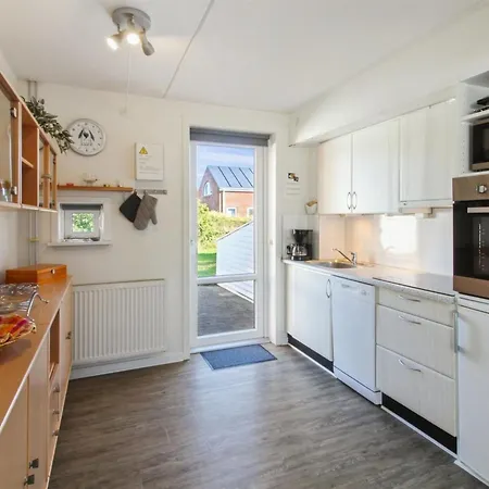 Apartamento Mahena - 2-3km From The Sea By Interhome *